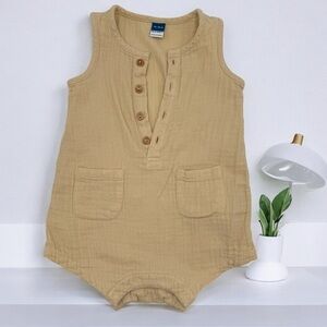 Old Navy Beige Sleeveless Henley One-Piece Baby Romper 12-18 Months Unisex
